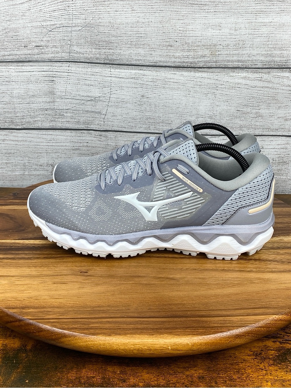 Mizuno Wave Horizon 5 Grey Premium Running Shoes Women’s Sneaker Size 10.5